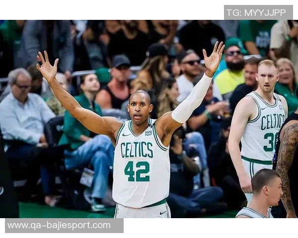 老将霍福德因右腿筋拉伤缺席第四节将进入每日观察状态