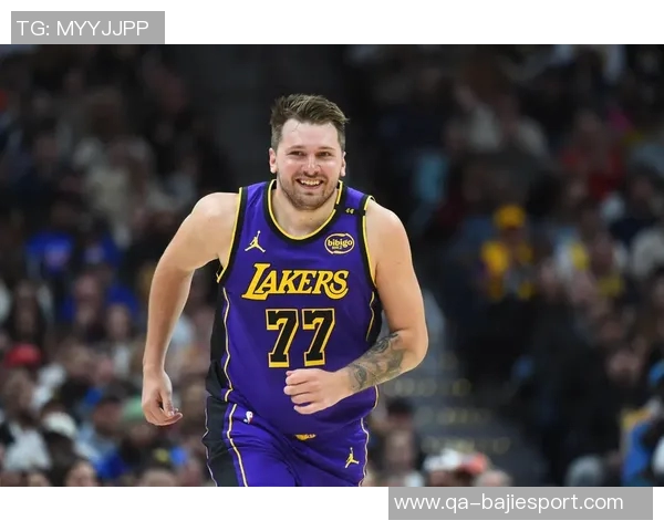 东契奇与里夫斯携手共进展现持球天赋助力湖人未来发展