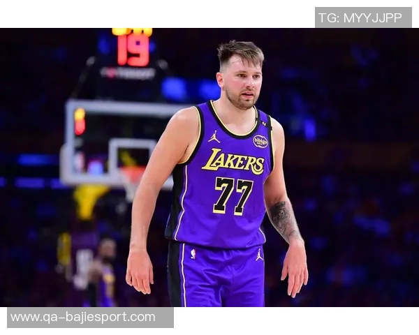 东契奇与里夫斯携手共进展现持球天赋助力湖人未来发展