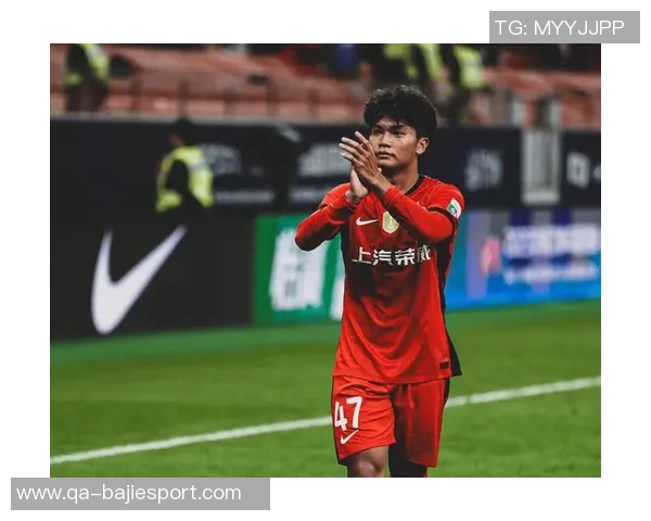 蒯纪闻赛后手臂缠绷带半场被换下愿无大碍引发球迷关心